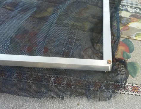 making the separation filter between the drainage and the worm bed